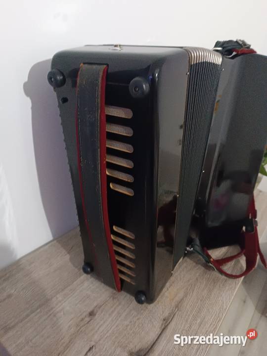 Akordeon weltmeister gigantilli lV 120 basów