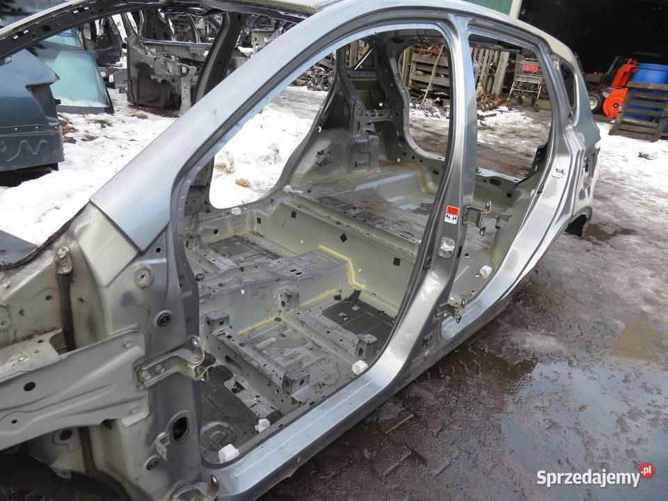PRÓG SŁUPEK LEWY BOK ZCD SX4 SCROSS