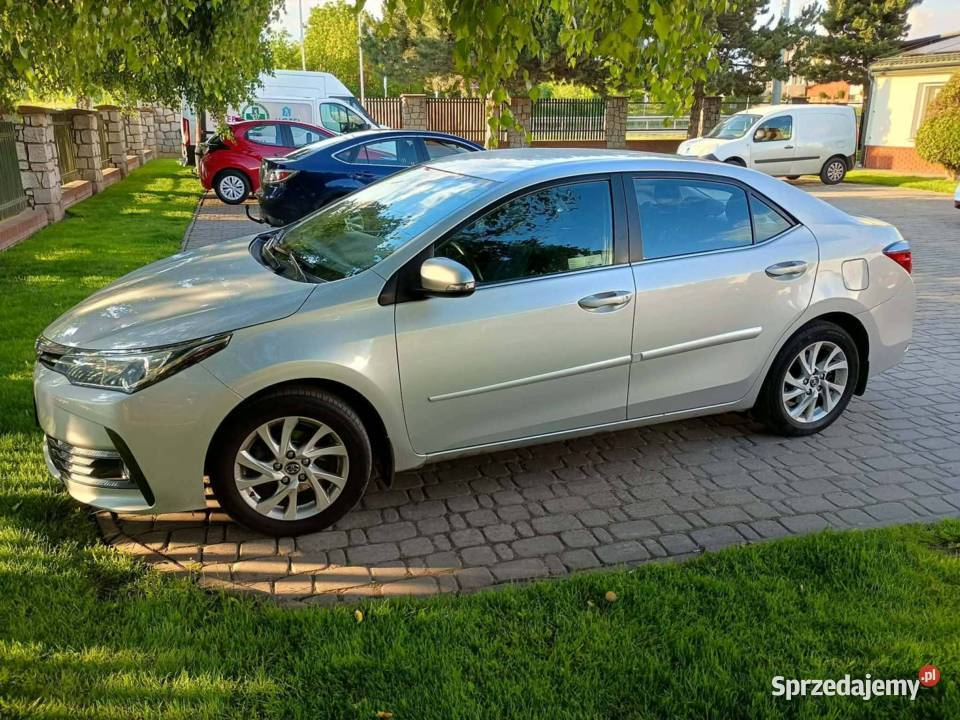Toyota Corolla Sedan Comfort 16 benzyna 2018 Rok produkcji 2018
