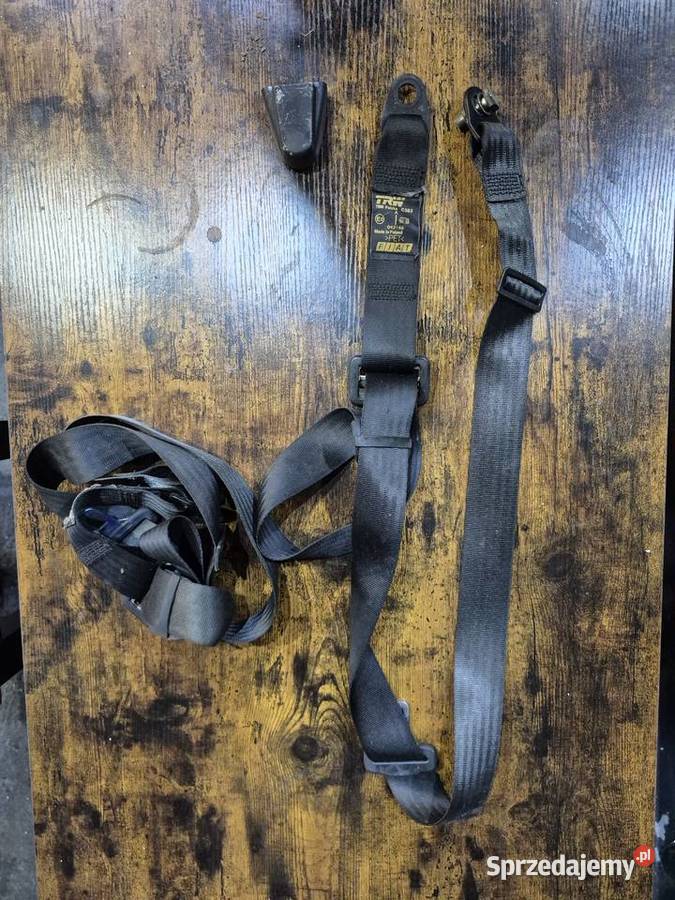 Pasy bezpieczeństwa tylne fiat 126p Wyposażenie wnętrza