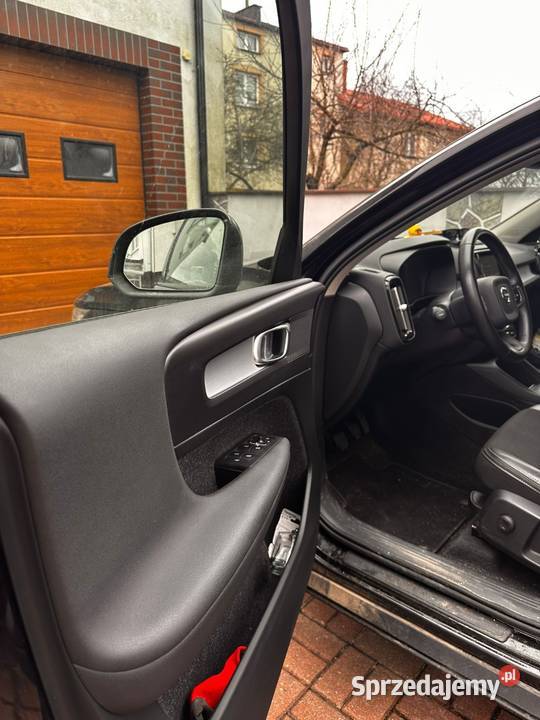 Volvo XC40 D3 Momentium Samochody osobowe Sierakowice