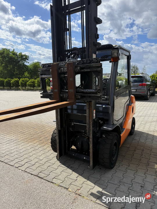 wózek widłowy TOYOTA 8FGF25 LPG kabina przesuw Działoszyn