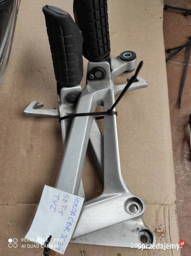 Honda CBR 125 JC 39 sety set tył podnóżek stopka Podnóżki i stopki