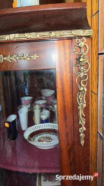 Serwantka Witrynka na porcelanę Figurki Cacuszka