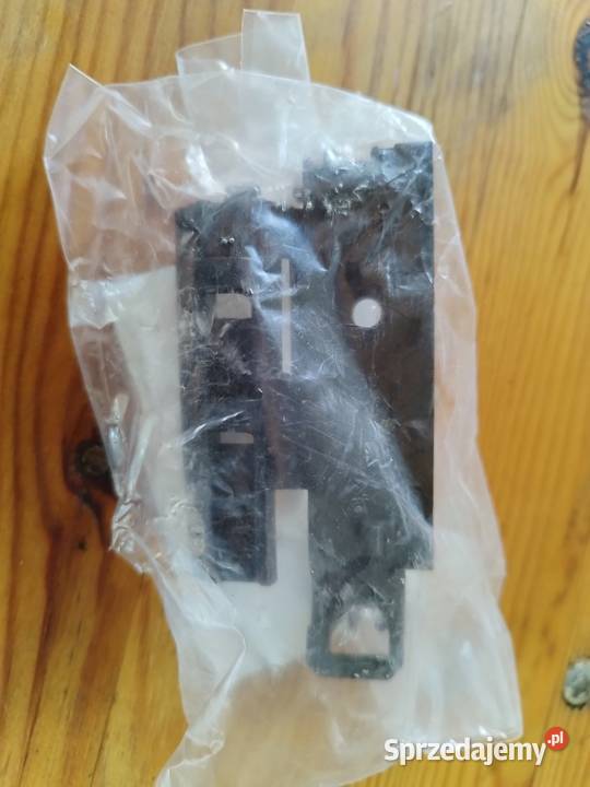 8W9807889B Prowadnica ślizg zderzaka AUDI A4 B9 Wożuczyn sprzedam