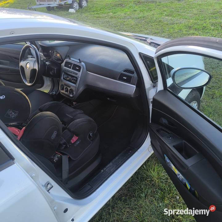 Fiat Punto 2013r Rok produkcji 2013 Różyny sprzedam