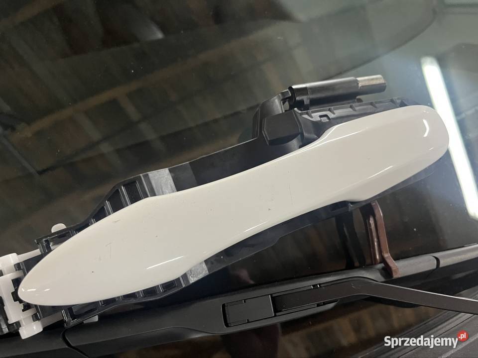 Toyota Yaris IV klamka lewa tył 2023 Bełchatów