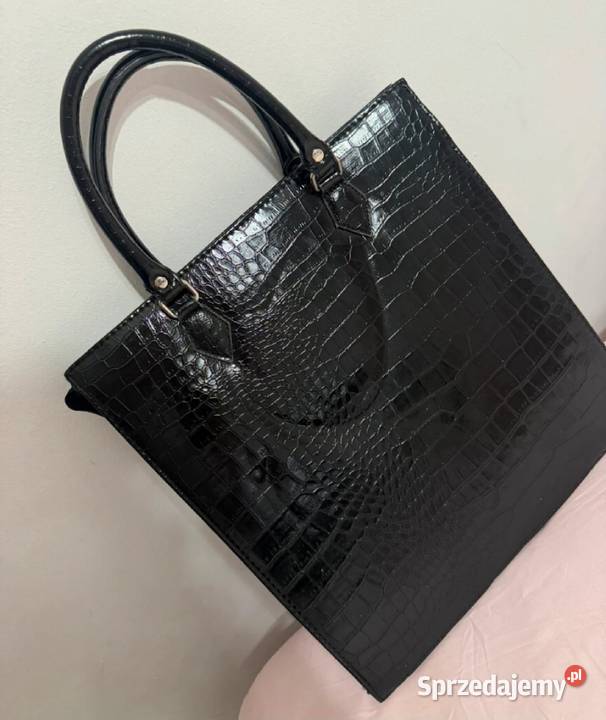 Torebka czarna lakierowana logo Prada Poznań