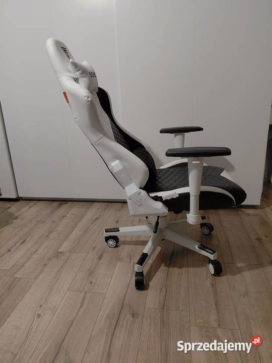 Fotel gamingowy SENSE7 sprzedam