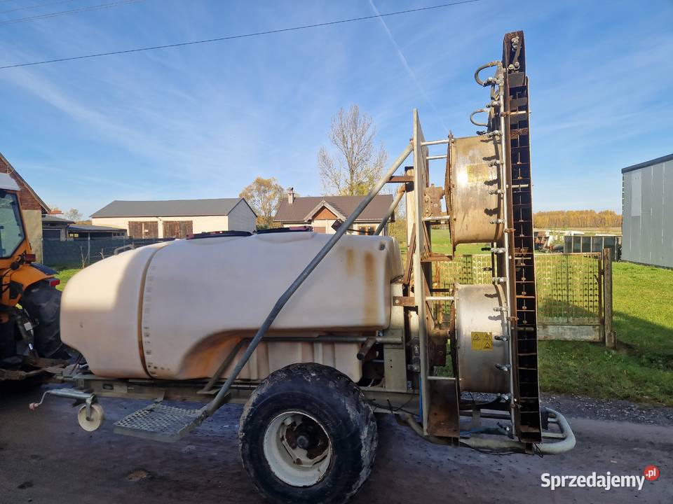 opryskiwacz sadowniczy CLM 2000 litrów kolumna Zelów