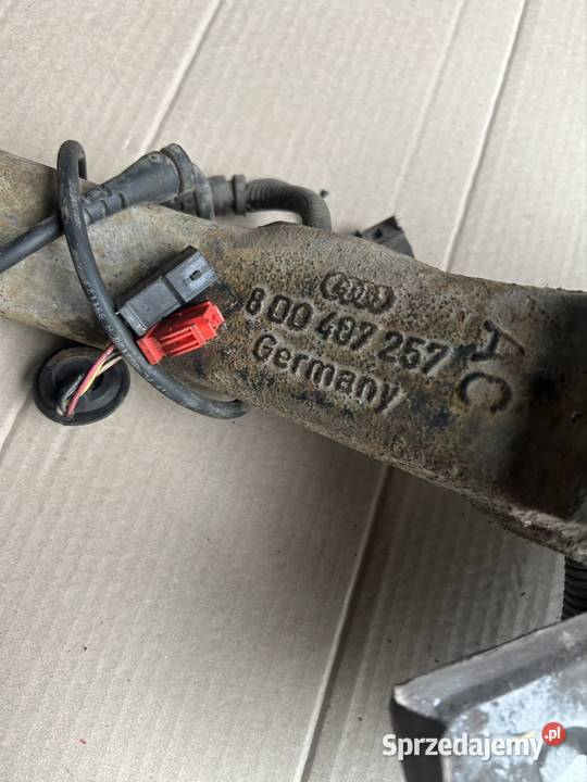 Zwrotnica lewy przód Passat b5 19tdi 8D0407257AC Bydgoszcz