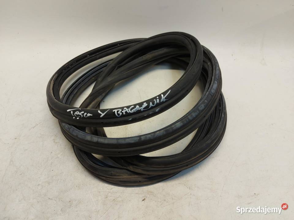 TESLA MODEL Y 2023r Uszczelka bagażnika osobowe