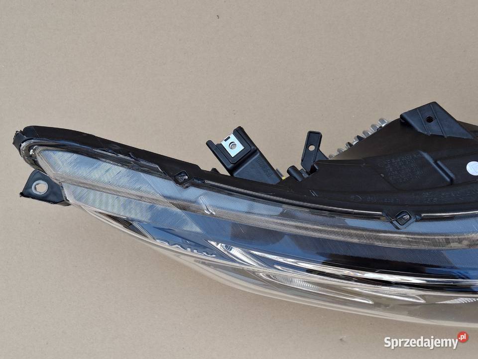 IVECO DAILY IV LIFT 19 REFLEKTOR PRAWY FULL LED Kargowa