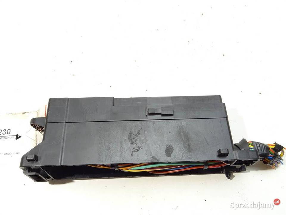 SKRZYNKA BEZPIECZNIKÓW FORD FOCUS III Hatchback