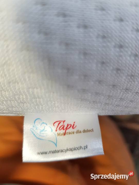 Łóżeczko drewnian z materacem Żołynia