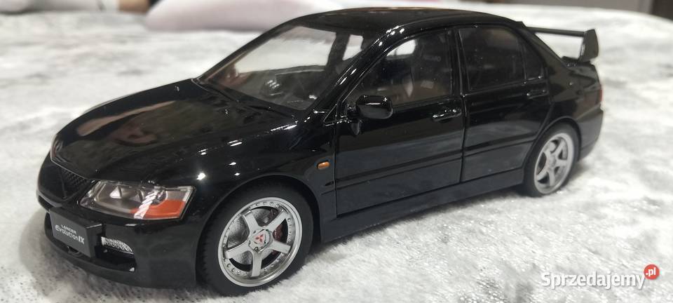 Mitsubishi Lancer Evo IX w skali 1 24 Modelarstwo