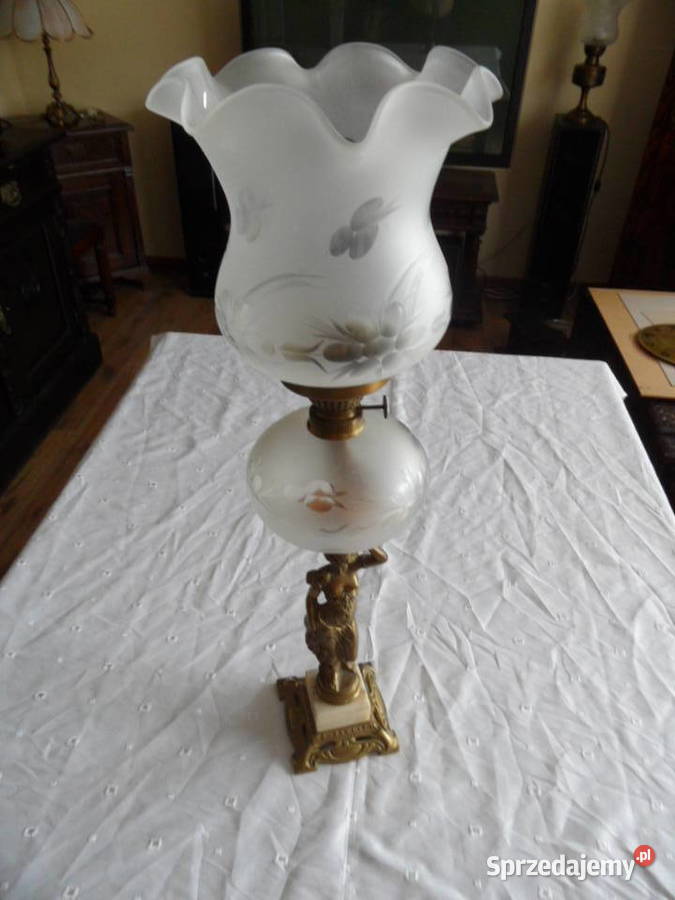 Zabytkowa lampa naftowa