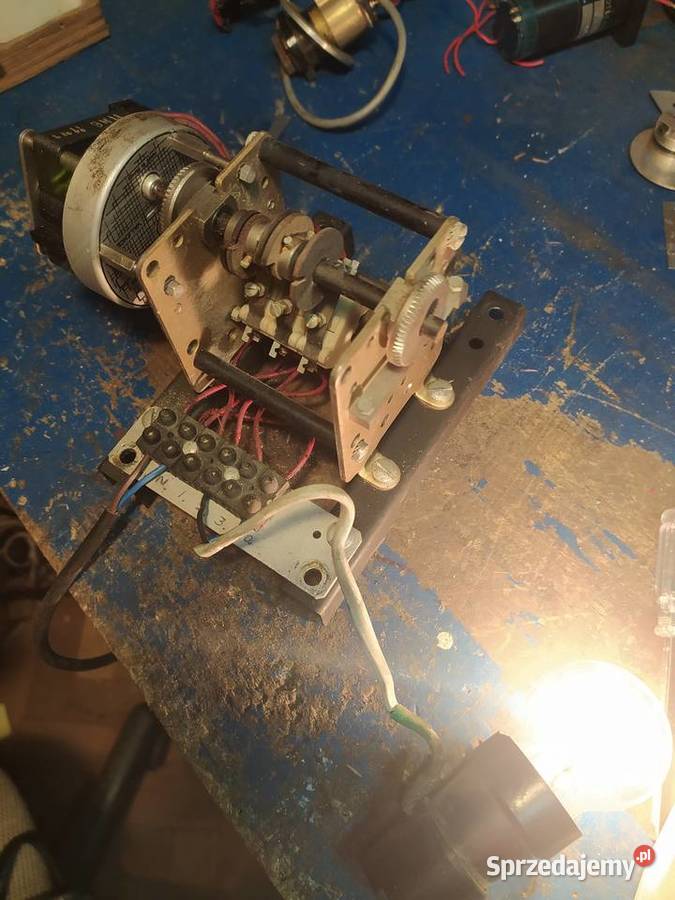 mechanizm załączający 1 fazę 10A w 3 włącznikach Warszawa sprzedam