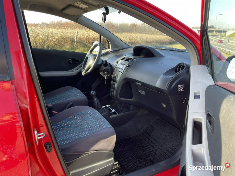 Toyota Yaris 10 Benzyna 2011r Lift Z Sprawną czerwony Warszawa