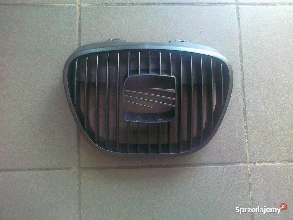 Seat Ibiza 2001 atrapa środek z ramką nowe