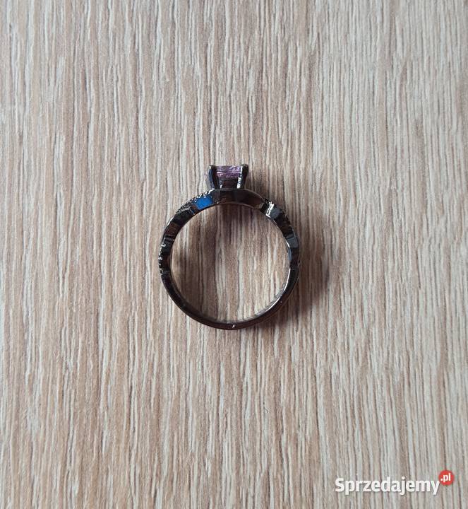 Nowy czarny pierscionek rózowa cyrkonia oczko Szczecin