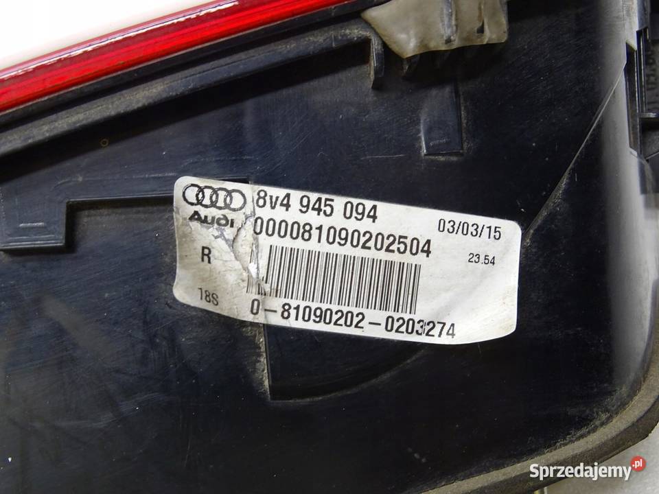 LAMPA PRAWA PRAWY TYŁ TYLNA W KLAPE AUDI A3 8V Lampy przednie