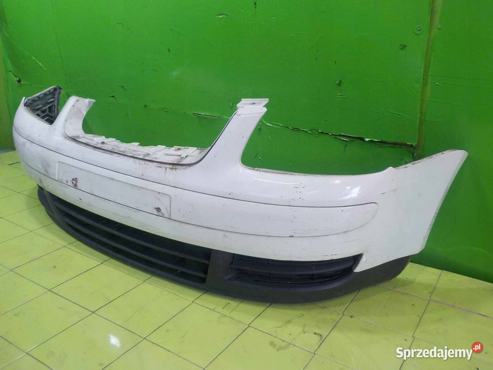 VW CADDY III 08r zderzak przod