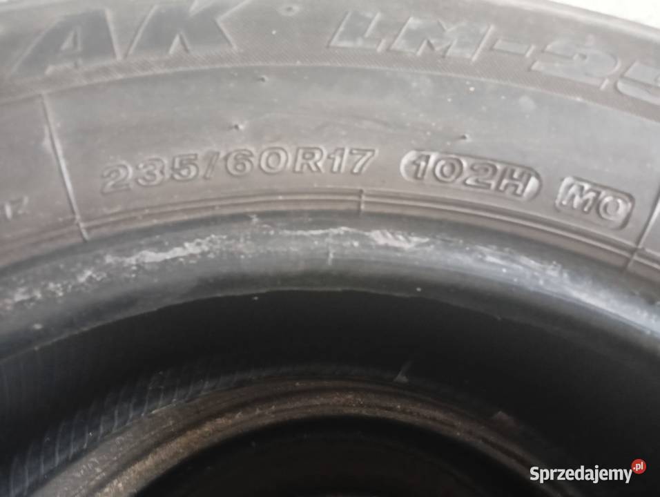 Opony zimowe 235 65 17 Bridgestone sprzedam
