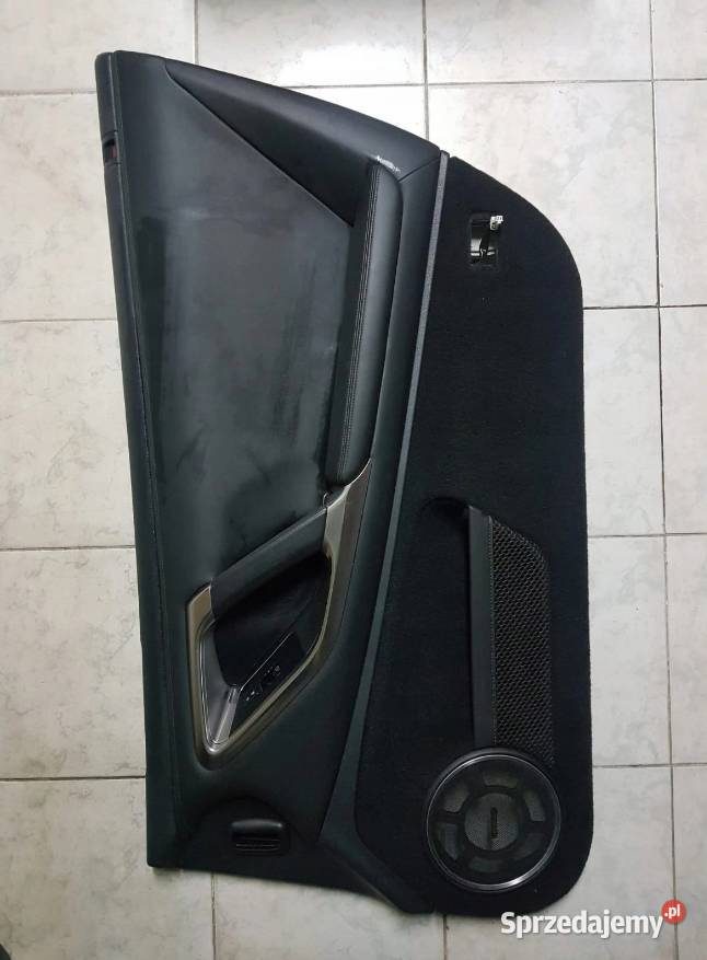 Boczek drzwi prawy skóra Nissan GTR GTR