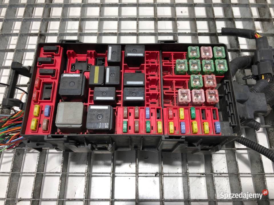 SKRZYNKA BEZPIECZNIKÓW FORD TRANSIT IV Bus 0006