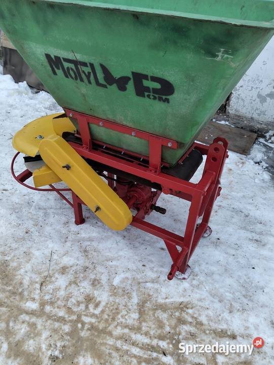 Sprzedam rozsiewacz motyl Rozsiewacze nawozów Huta Koszary sprzedam