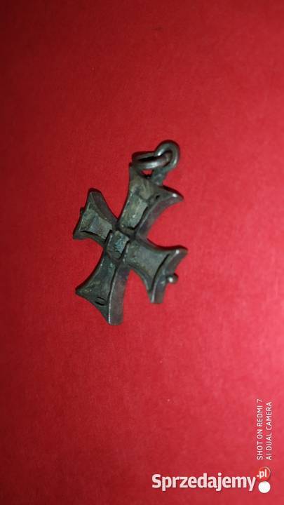 Srebrny stary krzyżyk relikwiarzowy łódzkie Tomaszów Mazowiecki