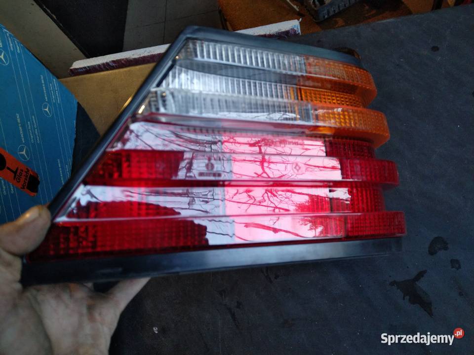 Mercedes W124 tylna prawa oryginalna lampa Przeźmierowo