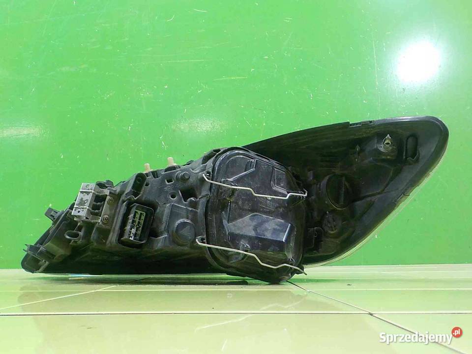 VOLVO C30 20 D 12r lampa prawa przod 31299821 Suków