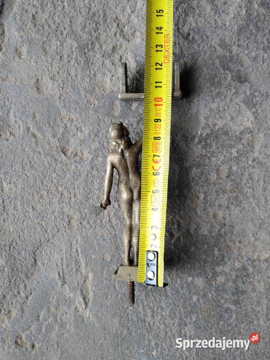 Stara mosiężna figurka kobiety kobieta zabytek Dąbrowa Górnicza