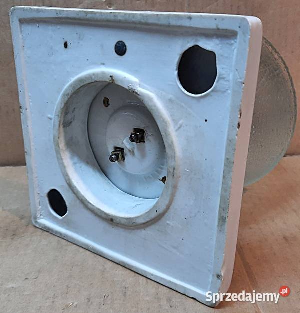 Lampa z oprawą porcelanową naścienna E 27 z lat wielkopolskie Ostrów Wielkopolski sprzedam