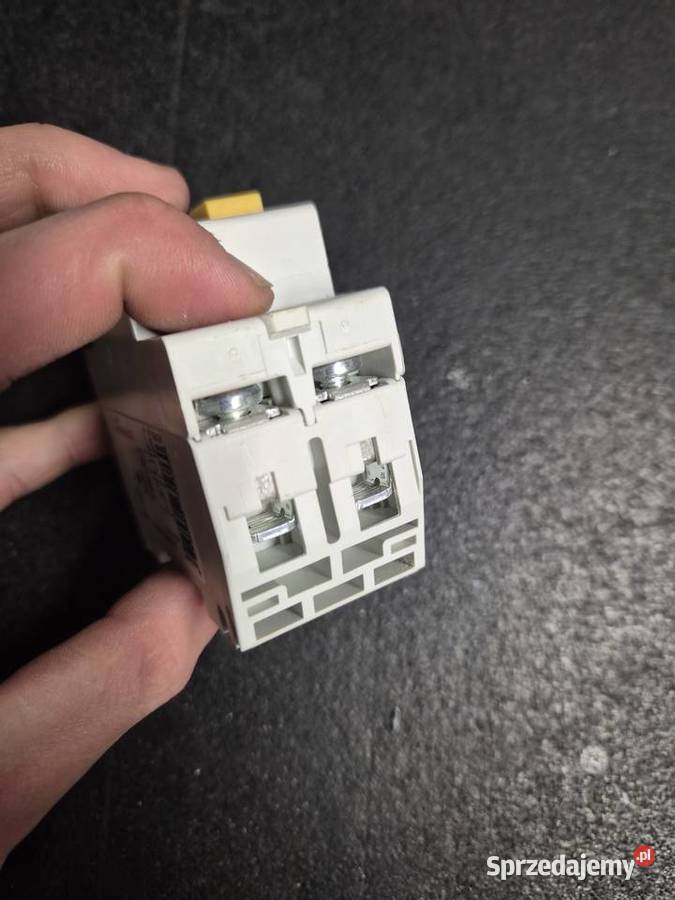 Wyłącznik różnicowoprądowy CFI6402003DE sprawny Pozostałe śląskie