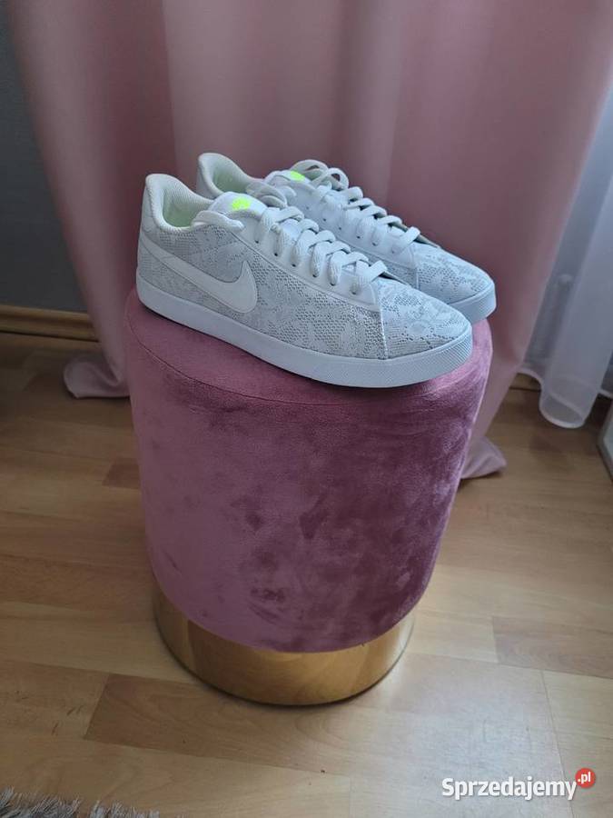 Buty sportowe damskie Nike 385 Mielec