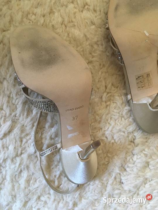 Sandały satynowe z kamieniami Swarovskiego Piła