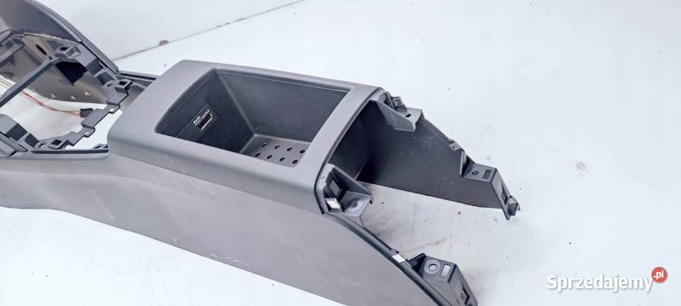 TUNEL ŚRODKOWY AMI SCHOWEK AUDI A3 8V 8V1863241 Przystajń