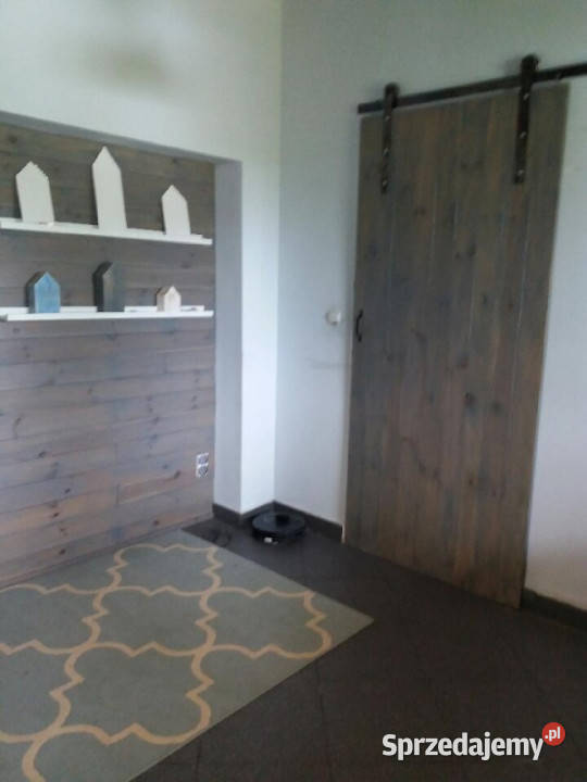 Sprzedam obszerny parterowy dom pod miastem