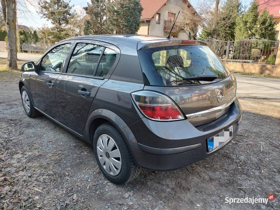 Opel Astra 14 benzyna niski przebieg 135 grafitowy Bielsko-Biała