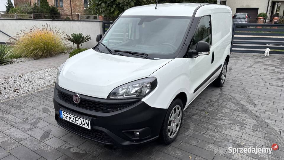 Piękny FIAT DOBLO 2019r 16 diesel bogate nawigacja Rzechta sprzedam