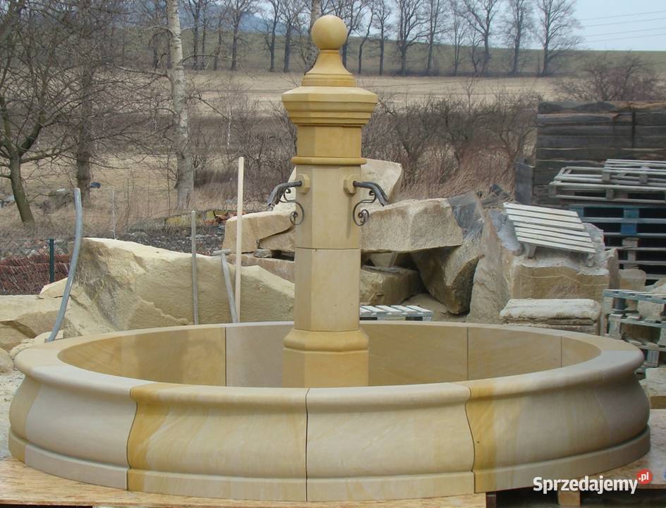 Oryginalna i stylowa fontanna z piaskowca Kamienna Góra