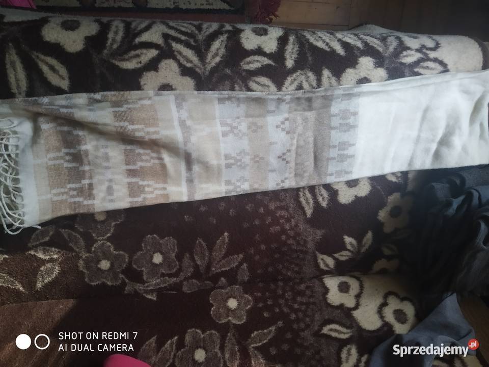 Szal ciepły na zime Łańcut