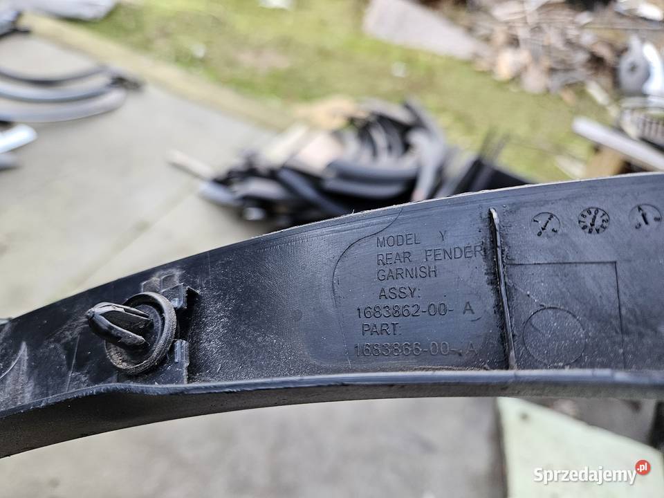 TESLA MODEL Y LISTWA BŁOTNIKA PRAWY TYŁ PRAWA