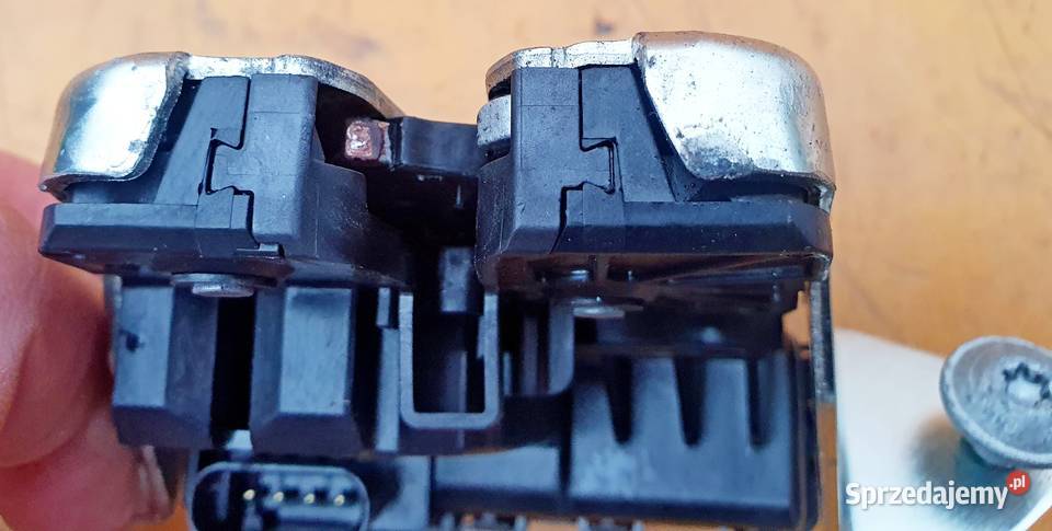 MERCEDES W117 ZAMEK KLAPY TYŁ A099710000 Radom sprzedam