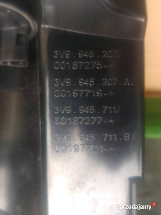3V9945207 Lampa tył lewa kombi SUPERB III Dębno