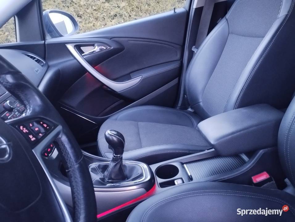 Opel Astra J Sports Tourer wersja Cosmo benzyna pomorskie Szarłata