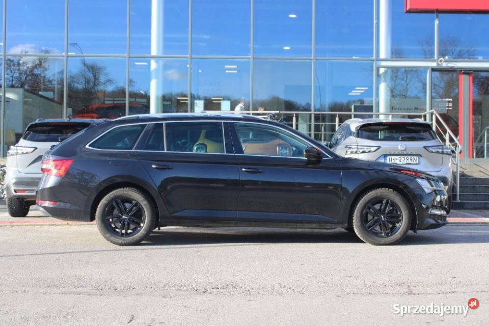 Skoda Superb 2023r niski przebieg fotel z małopolskie